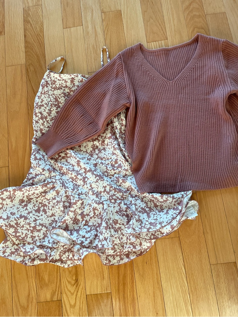 Ribbed V-Neck Sweater in Dusty Rose